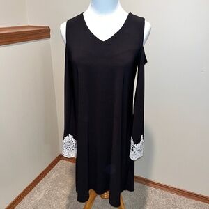 Cold shoulder dress with lace sleeve